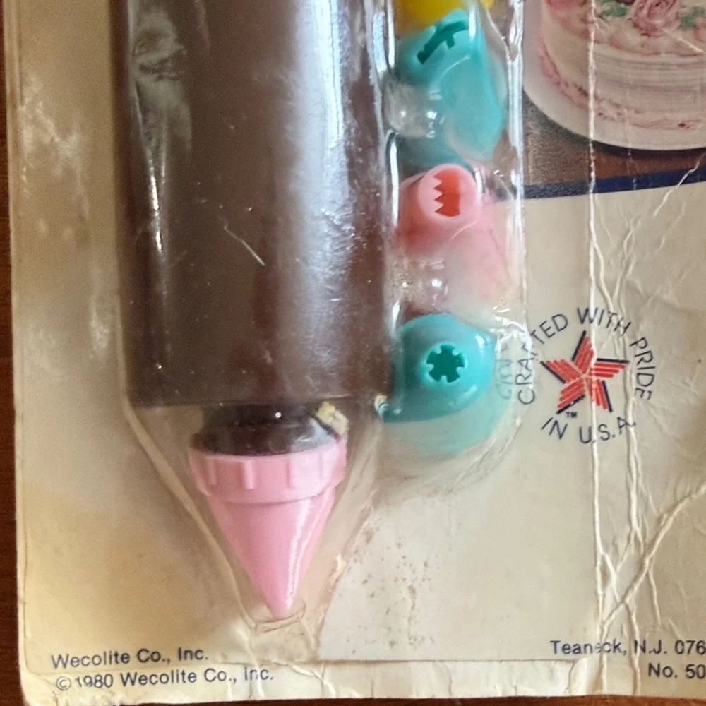 vintage Cake & Pastry Decorator - Brown and Pink